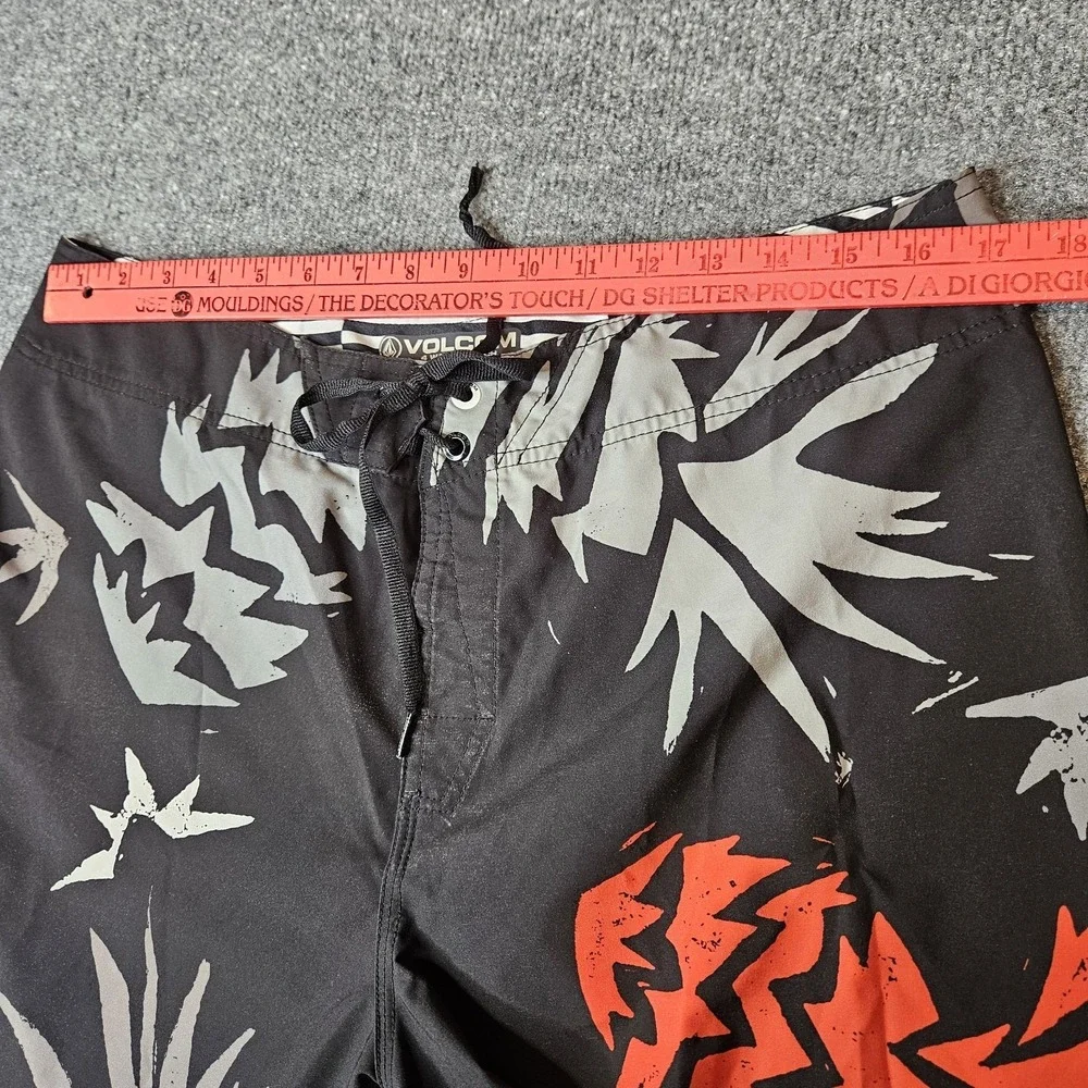 Volcom Lido Lada Boardshorts Size 36 Pineapple All Over Print Surfing Hawaiian